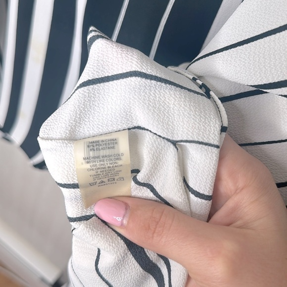 🆕 VINCE CAMUTO Linear Accordion
Striped Poncho SIZE L - Picture 7 of 8
